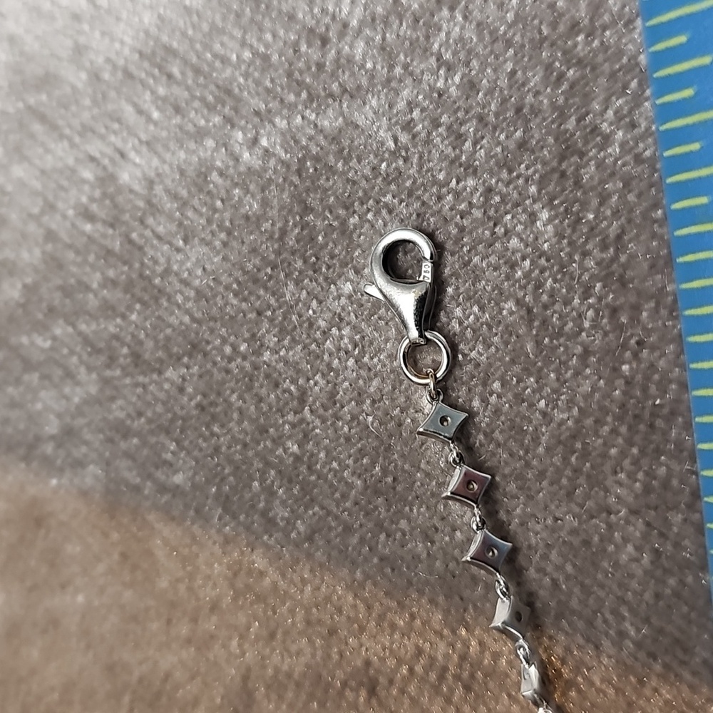 18k Solid White Gold Diamond Tennis Bracelet - Picture 3 of 3